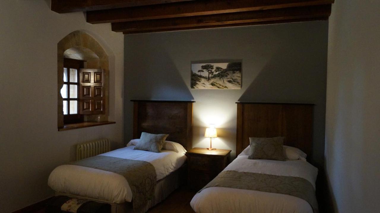 Posada Torre Palacio La Taxuela Villanueva la Lastra Luaran gambar