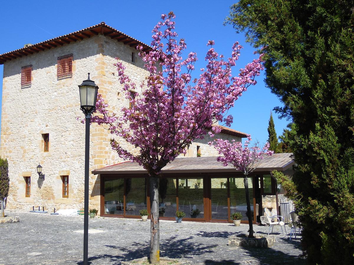 Posada Torre Palacio La Taxuela Villanueva la Lastra Luaran gambar
